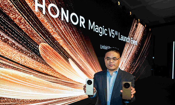 الكشف عن هاتف HONOR Magic V5 القابل للطي